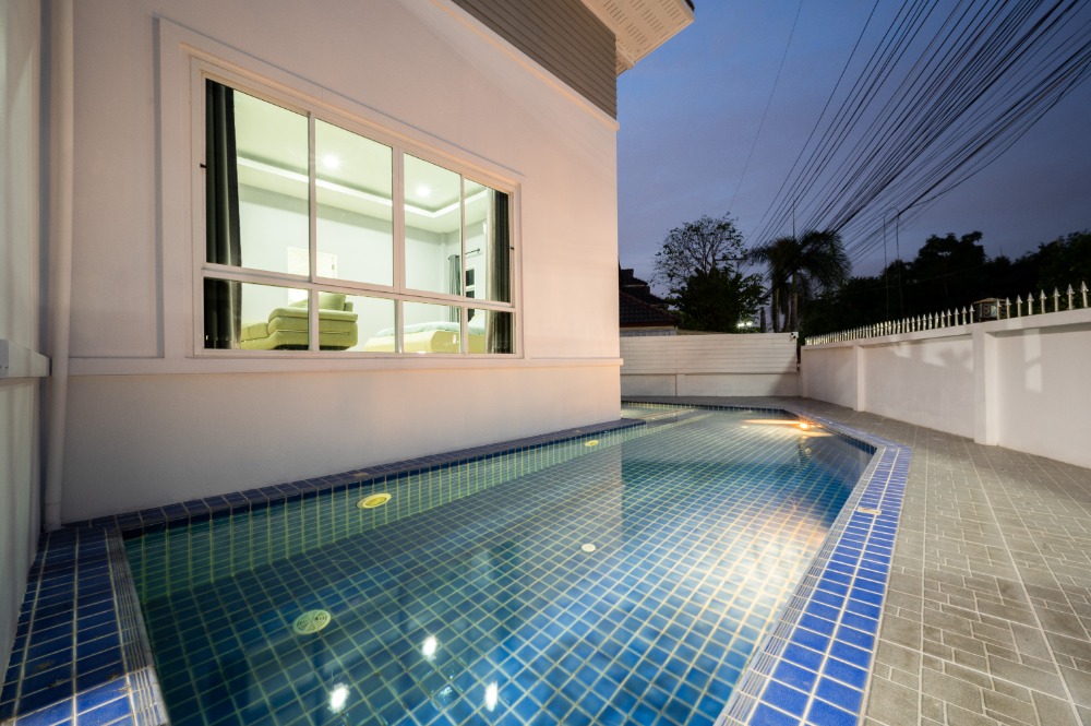 Baan Takhian Tia Single house with swimming pool Decorated and ready to move in Promotional price 9.9 million baht, reduced from 12 million baht.