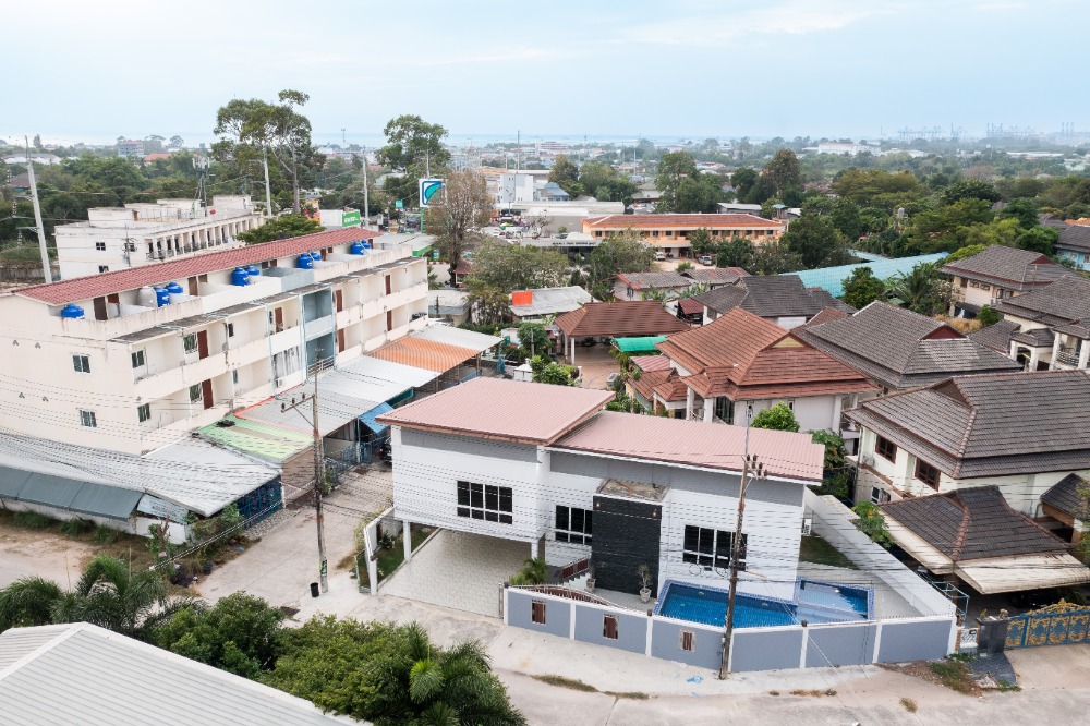 Baan Takhian Tia Single house with swimming pool Decorated and ready to move in Promotional price 9.9 million baht, reduced from 12 million baht.