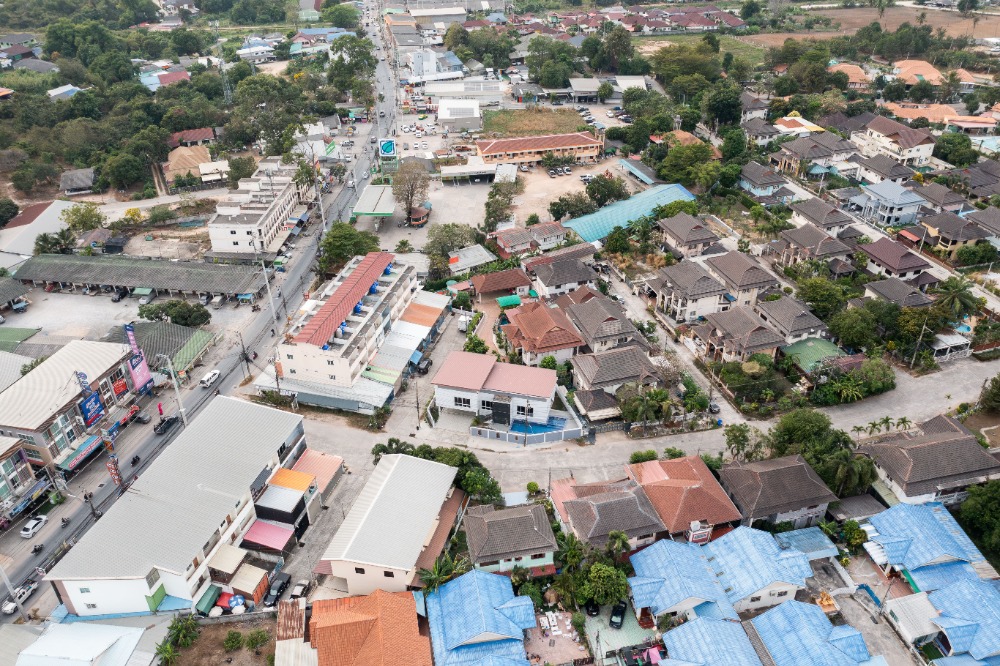 Baan Takhian Tia Single house with swimming pool Decorated and ready to move in Promotional price 9.9 million baht, reduced from 12 million baht.