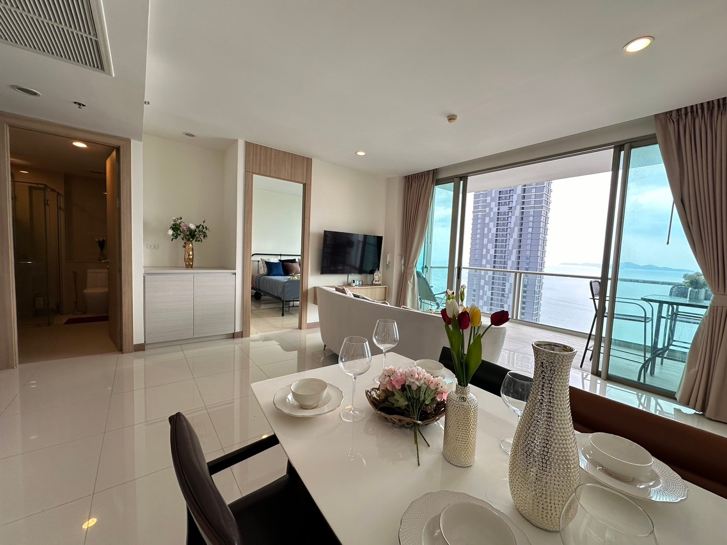 🏖️✨ The Riviera Wongamat – 2 Bedroom Luxury Seaview Condo! ✨| 19.9 MB | 84 Sqm.🏖️