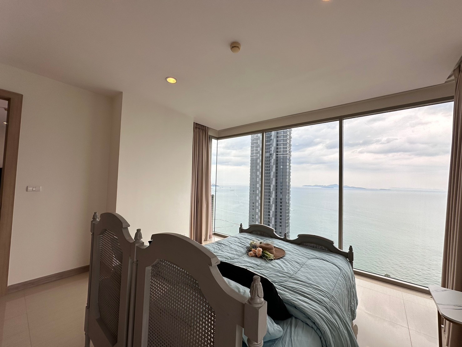 🏖️✨ The Riviera Wongamat – 2 Bedroom Luxury Seaview Condo! ✨| 19.9 MB | 84 Sqm.🏖️