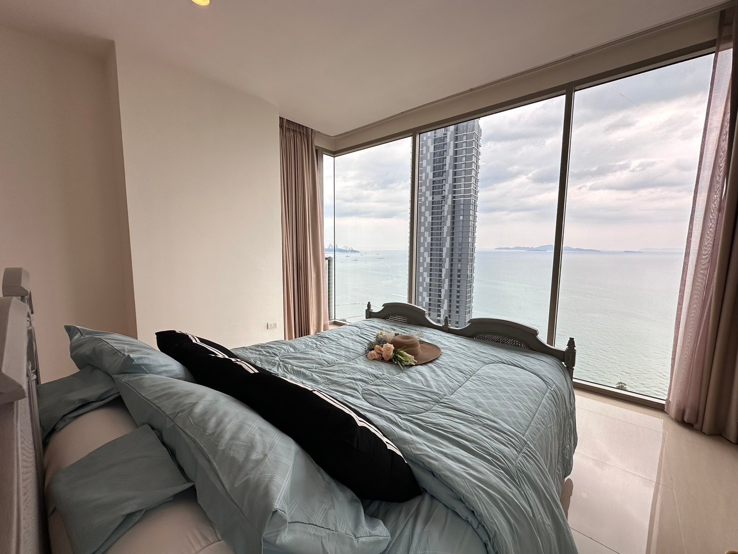 🏖️✨ The Riviera Wongamat – 2 Bedroom Luxury Seaview Condo! ✨| 19.9 MB | 84 Sqm.🏖️