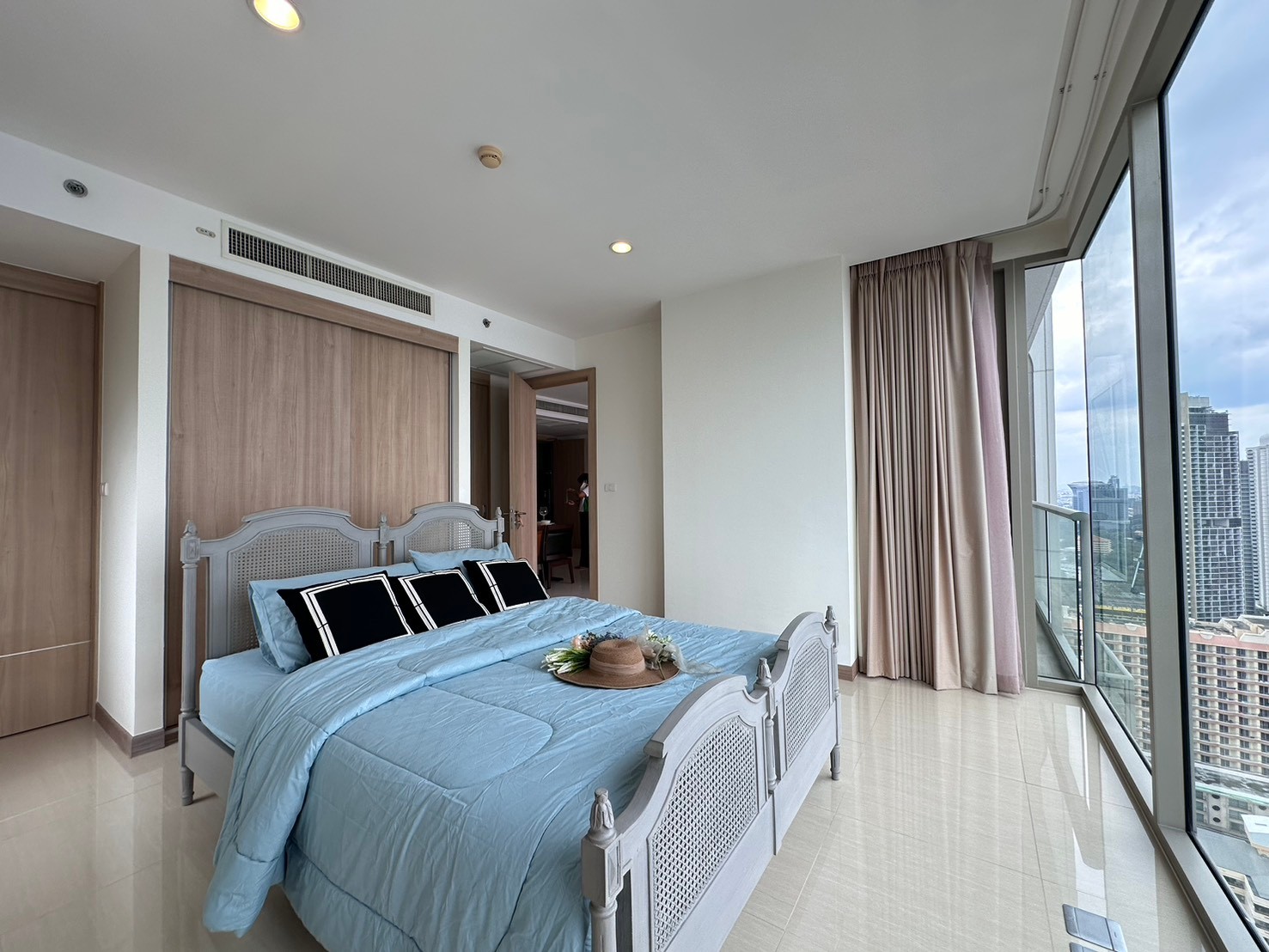 🏖️✨ The Riviera Wongamat – 2 Bedroom Luxury Seaview Condo! ✨| 19.9 MB | 84 Sqm.🏖️